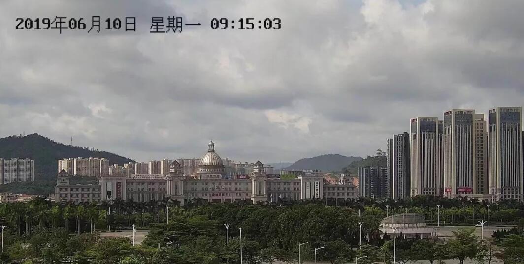 ����͸����ͷԶ������ʵ����Ƶ